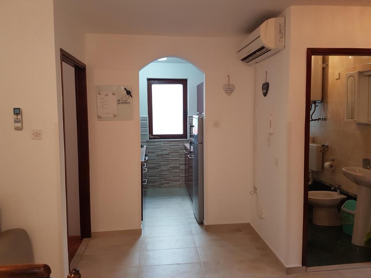 Apartments Katja Mali Losinj Ngoại thất bức ảnh